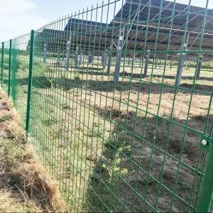 PVC-Coated Welded Square Metal Wire Mesh Security Fence for Farm, Garden and Highway Boundaries